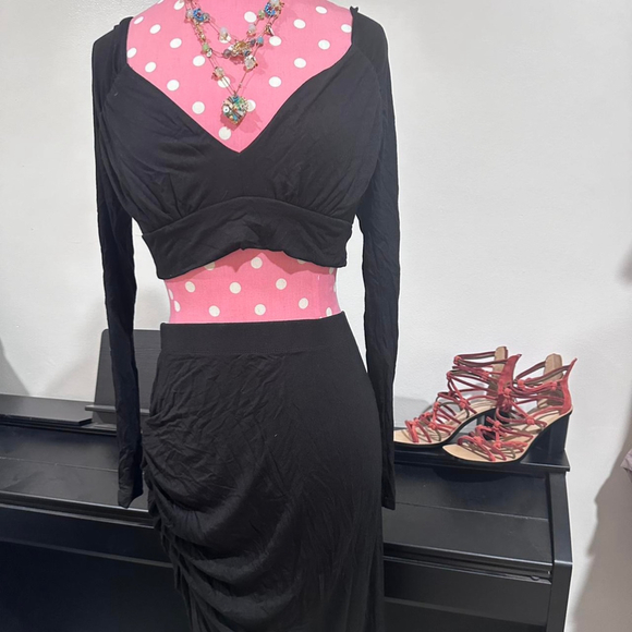 dresses - Picture 2 of 7